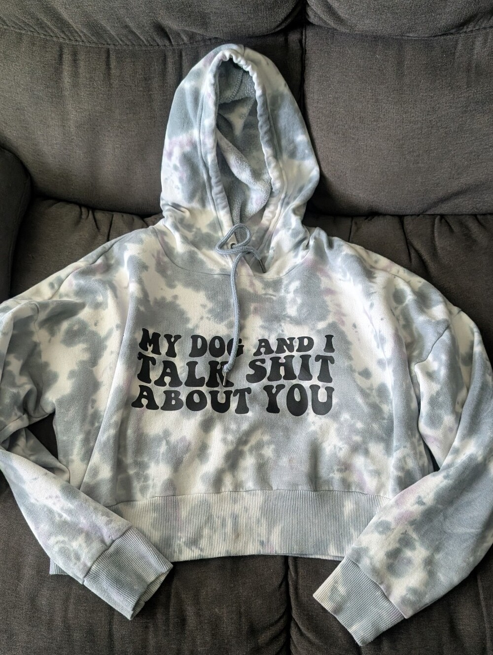 90 Degree By Reflex Gray & White Tie-Dye Cropped Hoodie with Bold Graphic